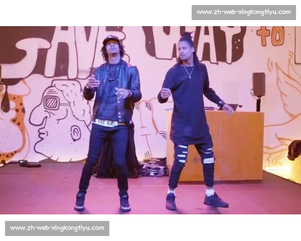 巴黎篮球馆燃爆！Les Twins 即兴嘻哈 Freestyle 震撼全场